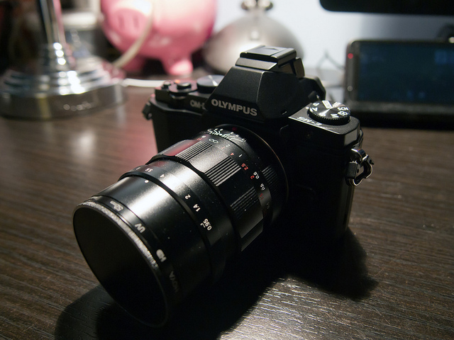 Olympus OM-D E-M5 with Voigtlander Nokton 25mm f/0.95. Source: Chun Yip So on Flickr